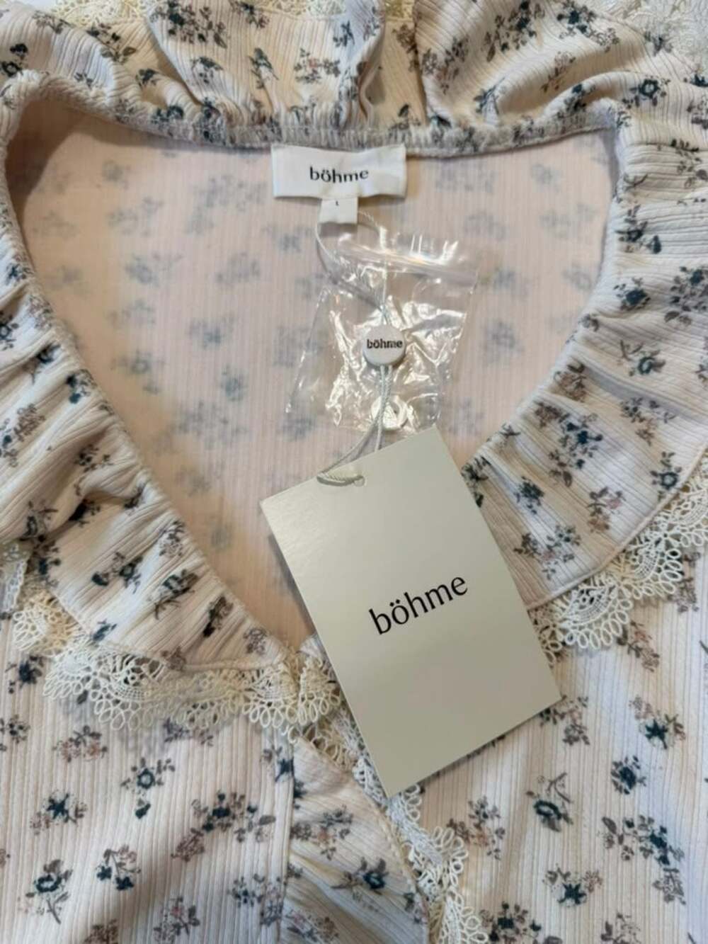 Böhme Monty Cottage Boho Whimsy Floral Ruffle Top with Lace Trim - Picture 2 of 7